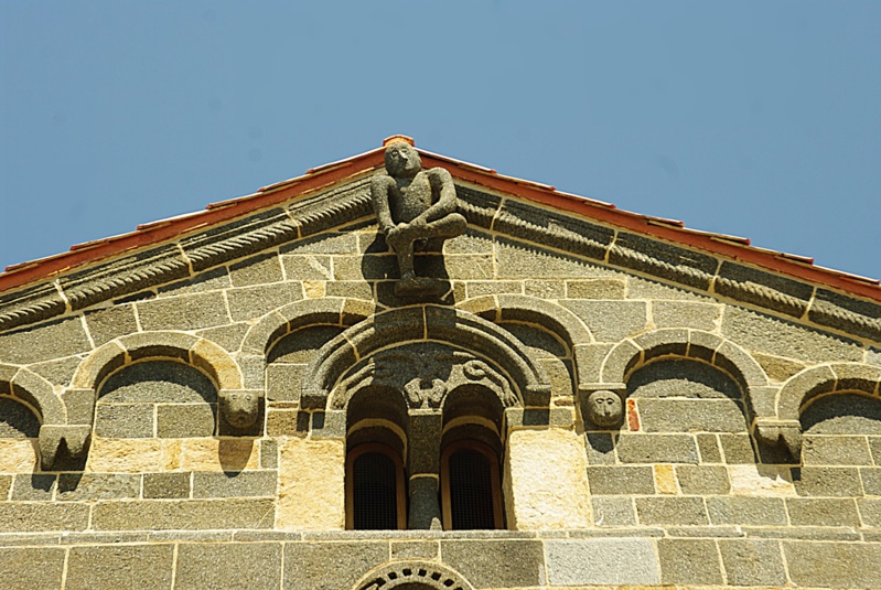 Marzu, in cim'à Trinità d'Aregnu Marzu, in cim'à Trinità d'Aregnu