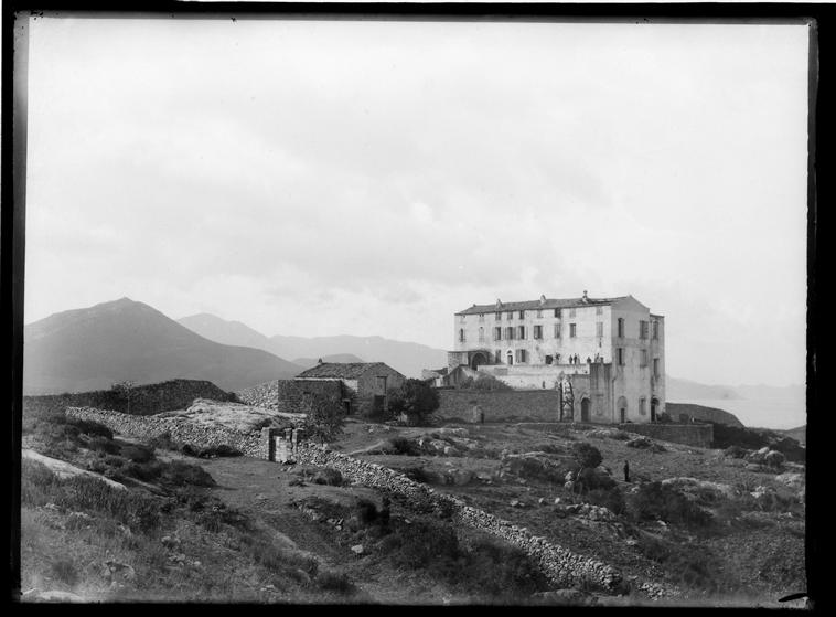 Excursion en Corse de Roland Bonaparte (1887) : [Torre Mozza, vue du Nord-Ouest]