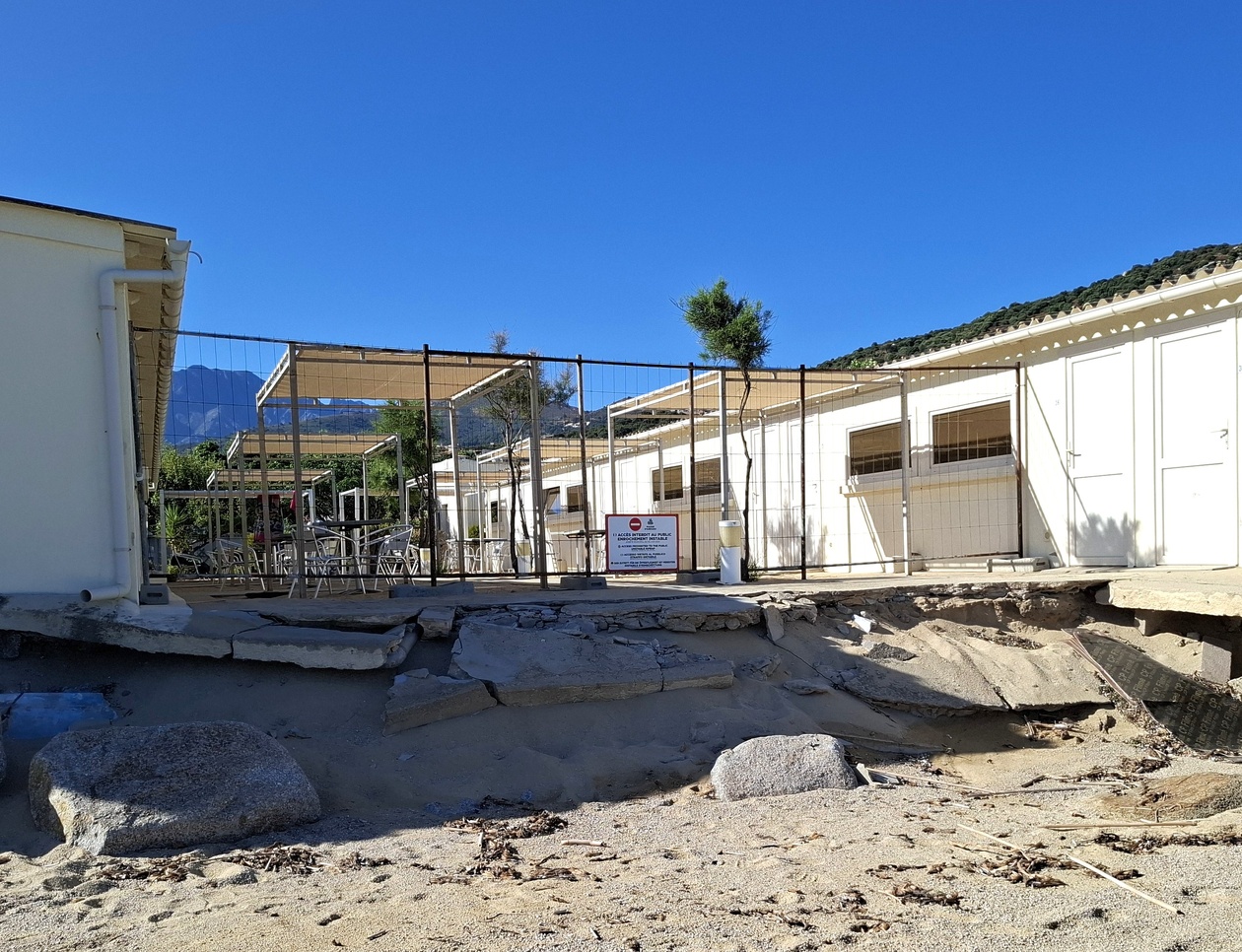 Parabole du meublé de vacances pieds dans l'eau Parabole du meublé de vacances pieds dans l'eau