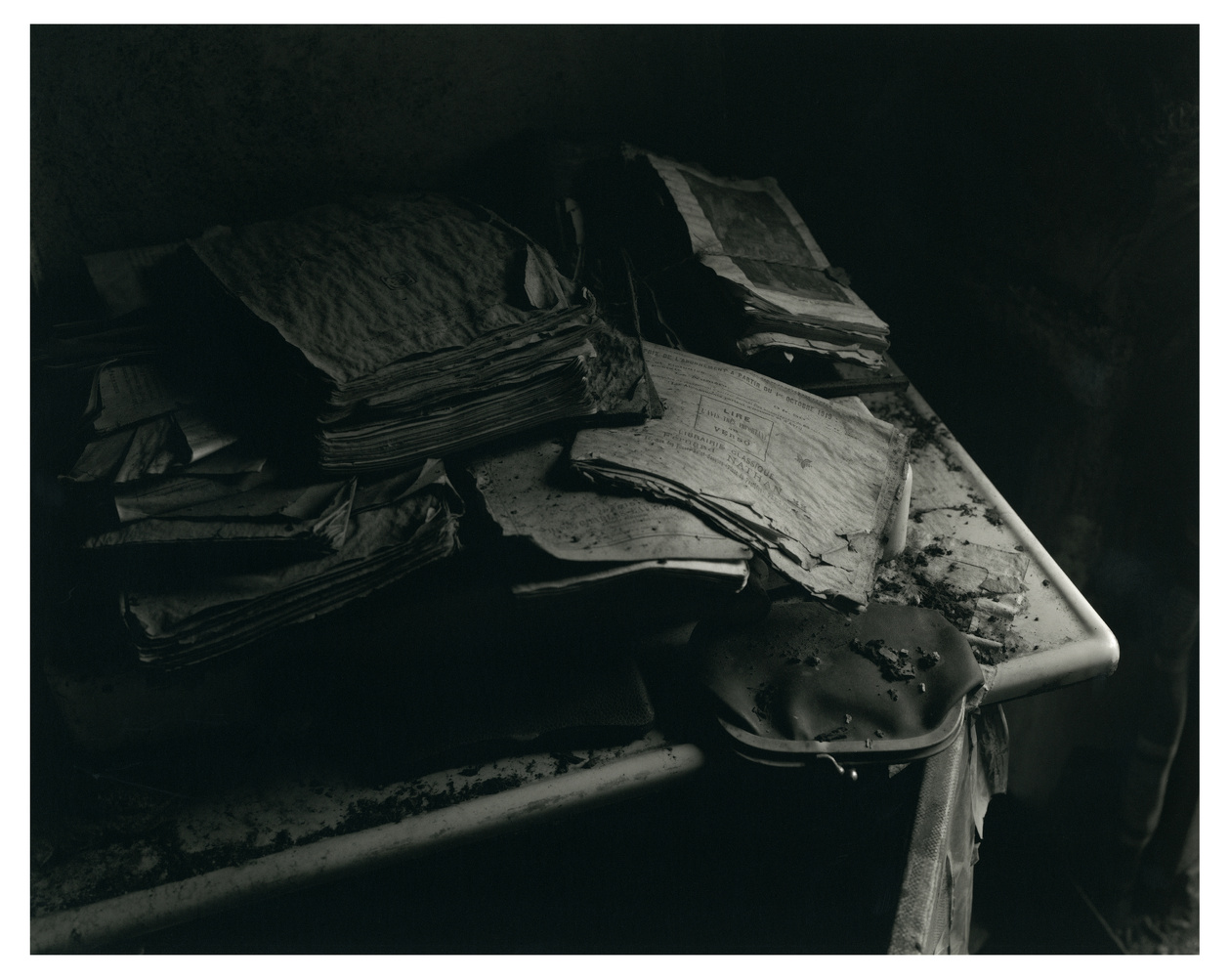 Quitter ces lieux sans regrets Quitter ces lieux sans regrets