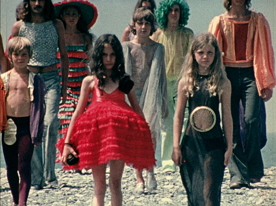 Photogramme tiré de Brusgiature,  sur la plage de Nonza