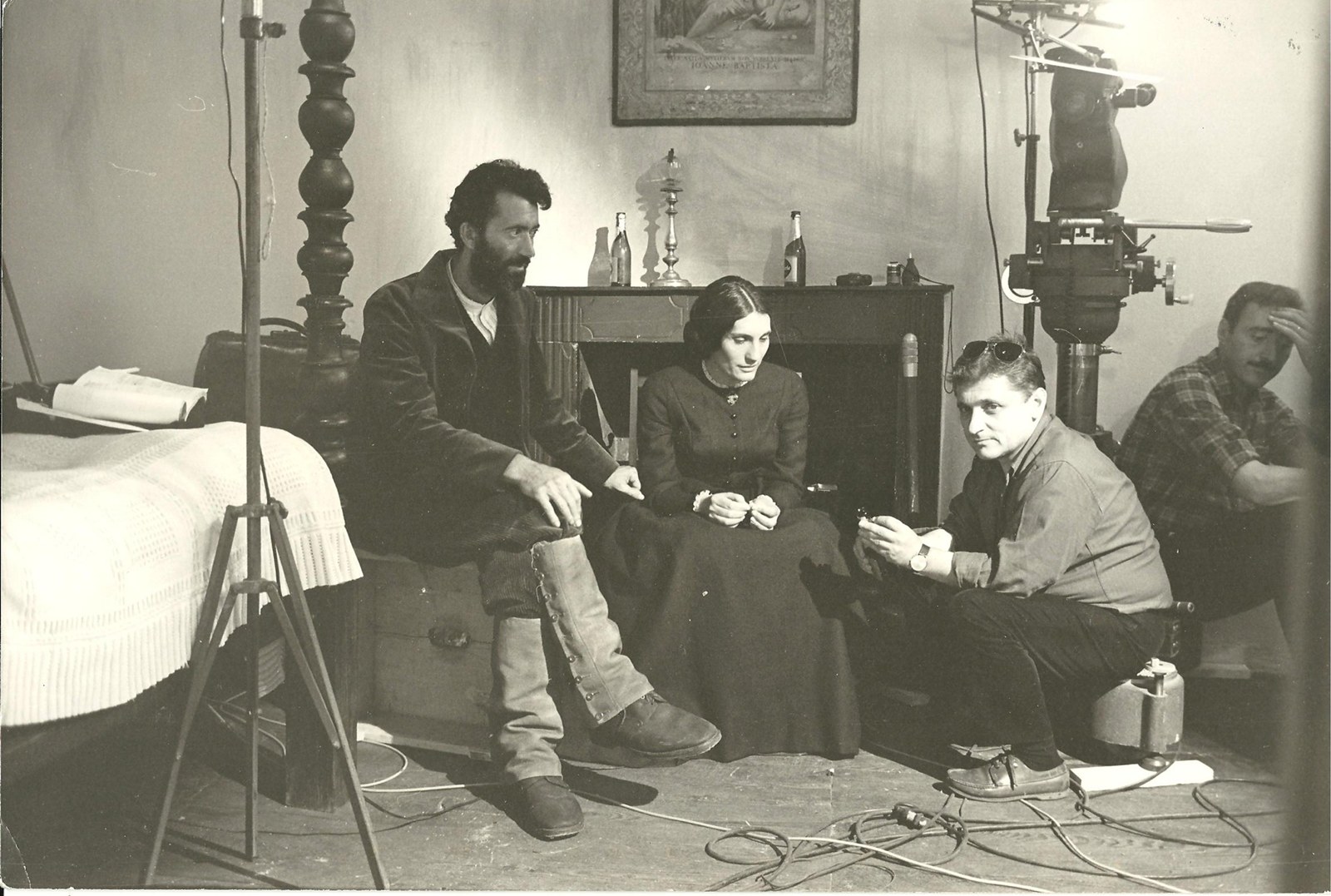 Ange Casta ert ses comédiens sur le tournage Ange Casta ert ses comédiens sur le tournage