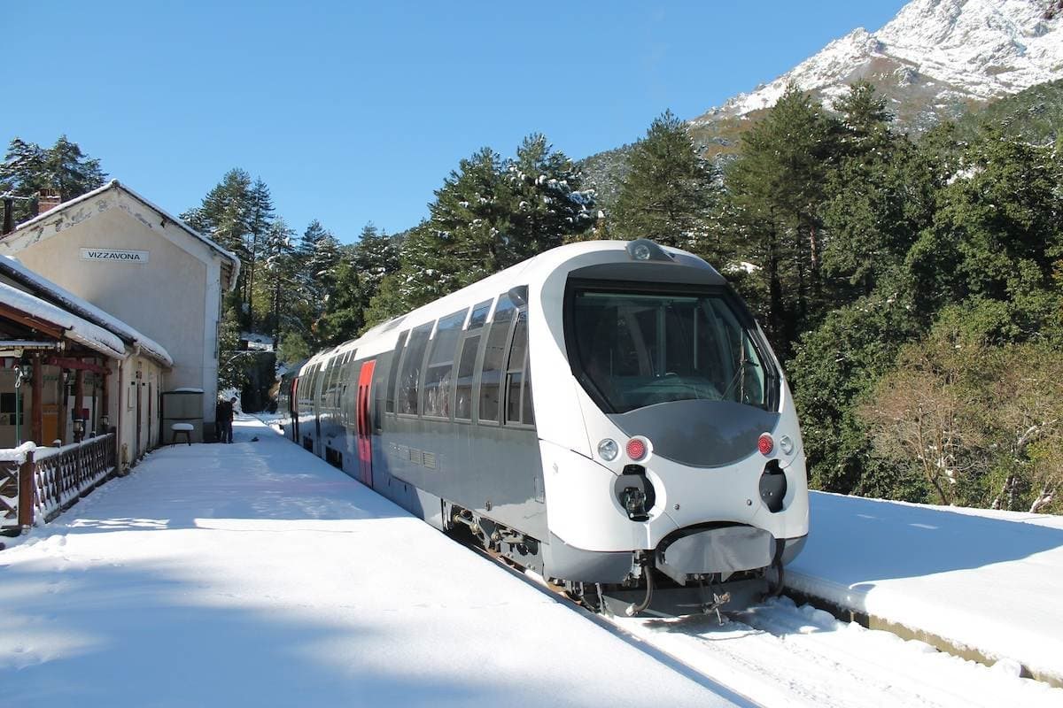 Le train corse qui traverse les magnifiques paysages de l’île est un symbole fort,  et aussi un atout sociétal majeur dans le cadre de la transition énergétique.