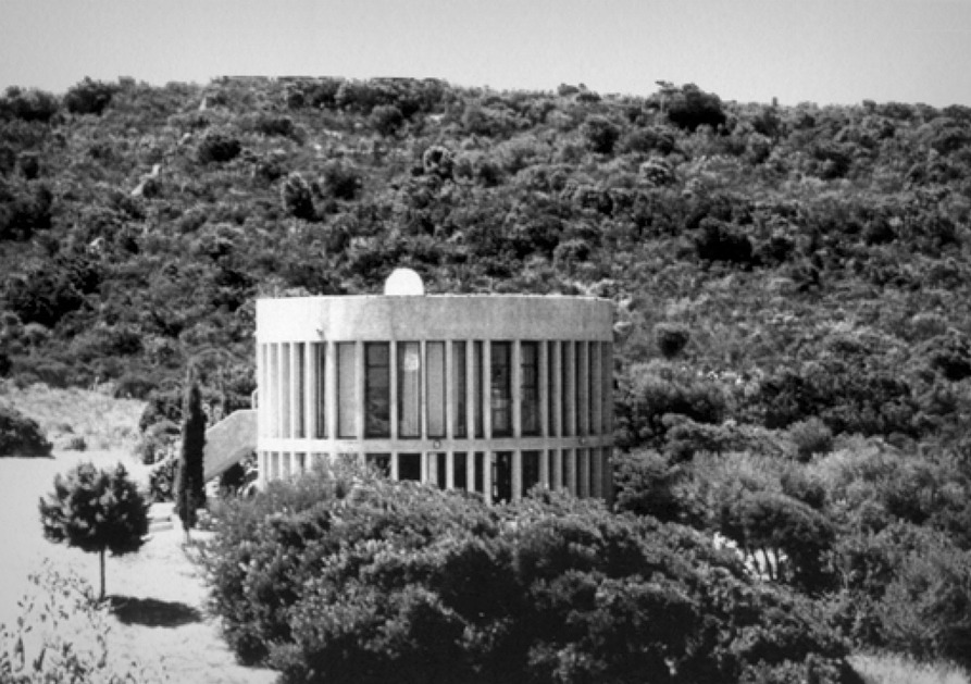 Maison tour construite par Xenakis à Campomoro Maison tour construite par Xenakis à Campomoro